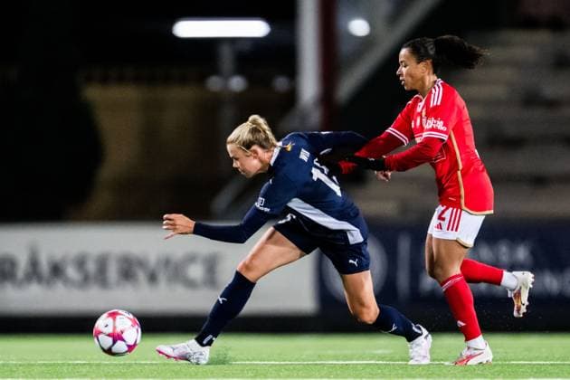 240125 Jessica Wik of FC Rosengard and Marie Alidou of Benfica during the UEFA Women s Champions League football match between FC Rosengard and Benfica on January 25, 2024 in Malmö Photo Petter Arvidson BILDBYRAN kod PA PA0740 fotboll football soccer fotball champions league fc rosengard benfica dam bbeng  Copyright: PETTERxARVIDSON BB240125PA220