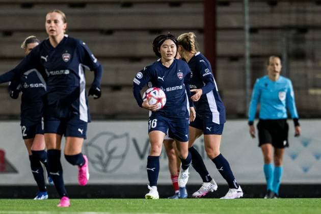 240125 Mai Kadowaki of FC Rosengard celebrates after 2 2 during the UEFA Women s Champions League football match between FC Rosengard and Benfica on January 25, 2024 in Malmö Photo Petter Arvidson BILDBYRAN kod PA PA0740 fotboll football soccer fotball champions league fc rosengard benfica dam bbeng jubel  Copyright: PETTERxARVIDSON BB240125PA228