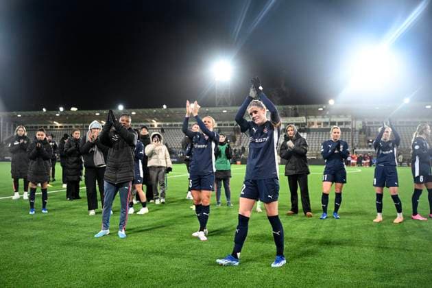 MALMÖ, SWEDEN 20240125 Rosengards Olivia Schough thanks the fans after Thursdays Champions League group stage football match between FC Rosengard and SL Benfica at Malmö IP MALMÖ SVERIGE x50090x  Copyright: xJohanxNilsson TTx CHAMPIONS LEAGUE ROSENGARD-BENFICA
