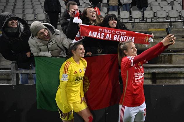 MALMÖ, SWEDEN 20240125 Benfica goalkeeper Lena Pauels and Benficas Anna Gasper after Thursdays Champions League group stage football match between FC Rosengard and SL Benfica at Malmö IP MALMÖ SVERIGE x50090x  Copyright: xJohanxNilsson TTx CHAMPIONS LEAGUE ROSENGARD-BENFICA