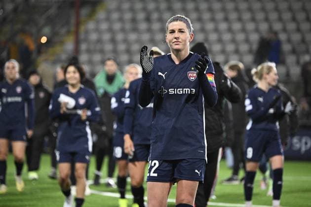 MALMÖ, SWEDEN 20240125 Rosengards Olivia Schough thanks the fans after Thursdays Champions League group stage football match between FC Rosengard and SL Benfica at Malmö IP MALMÖ SVERIGE x50090x  Copyright: xJohanxNilsson TTx CHAMPIONS LEAGUE ROSENGARD-BENFICA