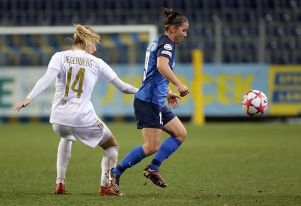WOMEN SOCCER - UEFA CL, St.Poelten vs Lyon SANKT POELTEN,AUSTRIA,25.JAN.24 - WOMEN SOCCER - UEFA Women s Champions League, group stage, SKN Sankt Poelten vs Olympique Lyonnais. Image shows Ada Hegerberg (Lyon) and Julia Tabotta (St.Poelten).  GEPAxpictures xWalterxLuger