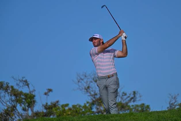 January 25, 2024: Max Homa watches his drive on the 15th hole during the second round of the Farmers Insurance Open at Torrey Pines North in San Diego, California. CSM San Diego USA - ZUMAc04_ 20240125_zma_c04_021 Copyright: xJustinxFinex