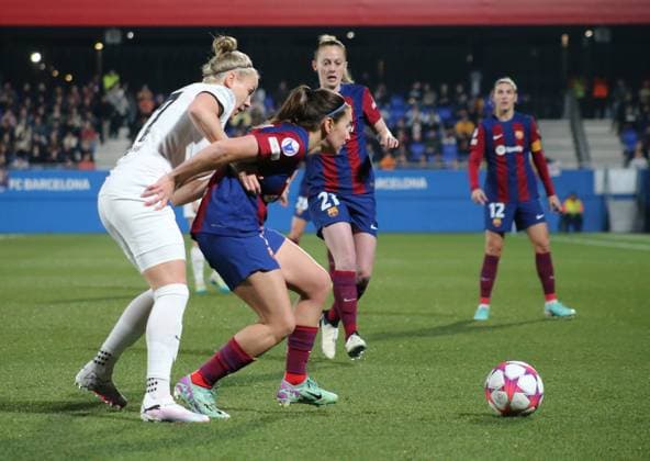 25 01 2024, xgrfx, Football Champions League Women, FC Barcelona Eintracht Frankfurt emspor, v l Pia Sophie Wolter Eintracht Frankfurt DFL DFB REGULATIONS PROHIBIT ANY USE OF PHOTOGRAPHS as IMAGE SEQUENCES and or QUASI VIDEO Barcelona
