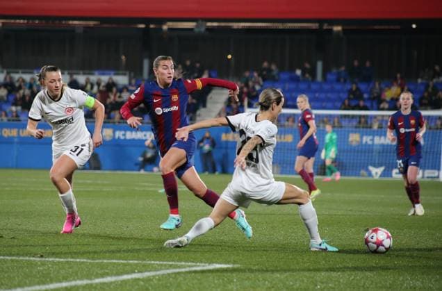 25 01 2024, xgrfx, Football Champions League Women, FC Barcelona Eintracht Frankfurt emspor, v l Tanja Pawollek, Sara Doorsoun Eintracht Frankfurt DFL DFB REGULATIONS PROHIBIT ANY USE OF PHOTOGRAPHS as IMAGE SEQUENCES and or QUASI VIDEO Barcelona