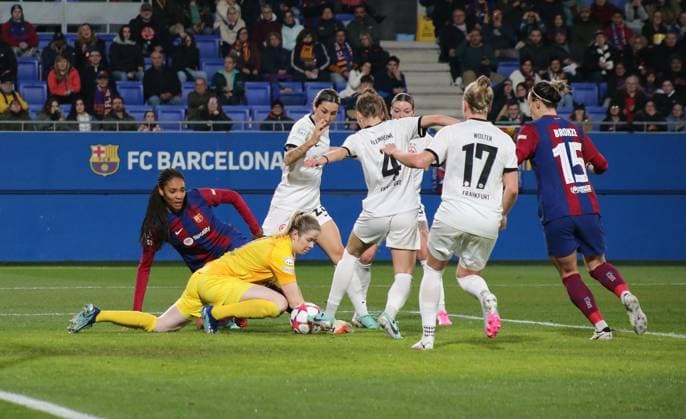 25 01 2024, xgrfx, Football Champions League Women, FC Barcelona Eintracht Frankfurt emspor, v l Stina Johannes, Sophia Kleinherne, Pia Sophie Wolter Eintracht Frankfurt DFL DFB REGULATIONS PROHIBIT ANY USE OF PHOTOGRAPHS as IMAGE SEQUENCES and or QUASI VIDEO Barcelona