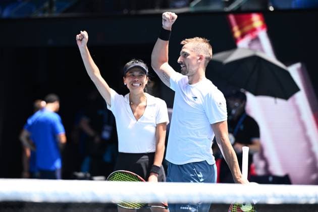 TENNIS AUSTRALIAN OPEN, Su-Wei Hsieh (left) of Chinese Taipei and Jan Zielinski (right) of Poland celebrate their Mixed Doubles final win over Desirae Krawczyk of the USA and Neal Skupski of United Kingdom on Rod Laver Arena on Day 13 of the 2024 Australian Open at Melbourne Park in Melbourne, Friday, January 26, 2024. ( NO ARCHIVING, EDITORIAL USE ONLY, NO USE IN BOOKS WITHOUT CONSENT MELBOURNE VICTORIA AUSTRALIA  Copyright: xJOELxCARRETTx 20240126001893734239