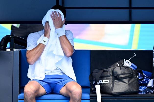 TENNIS AUSTRALIAN OPEN, Novak Djokovic of Serbia during the 2nd set break during his Men?s semifinal against Jannik Sinner of Italy on Day 13 of the 2024 Australian Open at Melbourne Park in Melbourne, , Friday, January 26, 2024. ( NO ARCHIVING, EDITORIAL USE ONLY, NO USE IN BOOKS WITHOUT CONSENT MELBOURNE VICTORIA AUSTRALIA  Copyright: xJAMESxROSSx 20240126001893759088