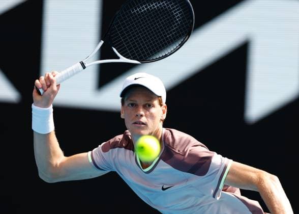 (240126) -- MELBOURNE, Jan. 26, 2024 -- Jannik Sinner of Italy hits a return during his men s singles semifinal against Novak Djokovic of Serbia at Australian Open tennis tournament in Melbourne, Australia, Jan. 26, 2024. (Photo by Xinhua) (SP)AUSTRALIA-MELBOURNE-TENNIS-AUSTRALIAN OPEN-MEN S SINGLES SEMIFINALS ChuxChen 