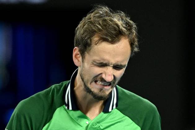 TENNIS AUSTRALIAN OPEN, Daniil Medvedev of Russia reacts during his Men?s semifinal against Alexander Zverev of Germany on Day 13 of the 2024 Australian Open at Melbourne Park in Melbourne, Friday, January 26, 2024. ( NO ARCHIVING, EDITORIAL USE ONLY, NO USE IN BOOKS WITHOUT CONSENT MELBOURNE VICTORIA AUSTRALIA  Copyright: xJAMESxROSSx 20240126001893877249