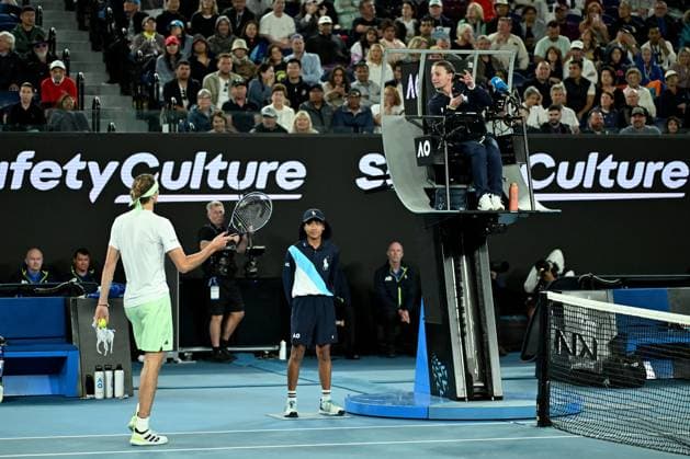 TENNIS AUSTRALIAN OPEN, Alexander Zverev of Germany speaks to the chair umpire during his Men?s semifinal against Daniil Medvedev of Russia on Day 13 of the 2024 Australian Open at Melbourne Park in Melbourne, Friday, January 26, 2024. ( NO ARCHIVING, EDITORIAL USE ONLY, NO USE IN BOOKS WITHOUT CONSENT MELBOURNE VICTORIA AUSTRALIA  Copyright: xJAMESxROSSx 20240126001893888271