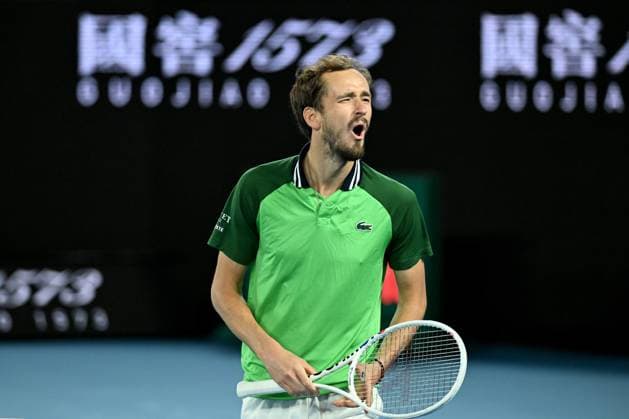 TENNIS AUSTRALIAN OPEN, Daniil Medvedev of Russia celebrates match point during his Men?s semifinal win over Alexander Zverev of Germany on Day 13 of the 2024 Australian Open at Melbourne Park in Melbourne, Friday, January 26, 2024. ( NO ARCHIVING, EDITORIAL USE ONLY, NO USE IN BOOKS WITHOUT CONSENT MELBOURNE VICTORIA AUSTRALIA  Copyright: xJAMESxROSSx 20240127001893896657