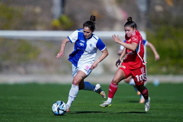 Sport Themen der Woche KW04 Sport Bilder des Tages 26.01.2024, Alicante, Campoamor, Friendly Match: Grasshopper Club Zürich - 1. FC Union Berlin, 9 Anna Blässe (GC) im Zweikampf Alicante Campoamor Alicante Switzerland *** 26 01 2024, Alicante, Campoamor, Friendly Match Grasshopper Club Zürich 1 FC Union Berlin, 9 Anna Blässe GC in duel Alicante Campoamor Alicante Switzerland  Copyright: xJustPictures.ch DanielaxPorcellix
