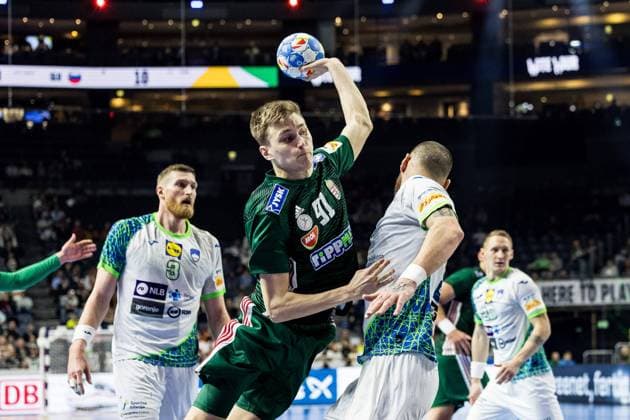 MENS EHF EURO 2024 Match for 5th place Hungary Sloevenia 26 01 2024 Bence Imre Hungary, 91 in the throw, Borut Mackovsek Slovenia, 51 blocks MENS EHF EURO 2024 Match for 5th place Hungary Sloevenia LANXESS arena, Cologne on 26 01 2024 Copyright: xBEAUTIFULxSPORTS Wunderlx