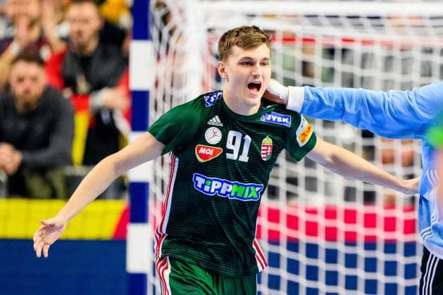 240126 Bence Imre of Hungary celebrates during the EHF European Handball Championship match between Hungary and Slovenia on January 26, 2024 in Hamburg Photo Ludvig Thunman BILDBYRAN kod LT LT0594 handball handboll handball handbolls em 2024 hungary slovenia slovenia ehf european handball championship day 16 bbeng jubel  Copyright: LUDVIGxTHUNMAN BB240126LT032