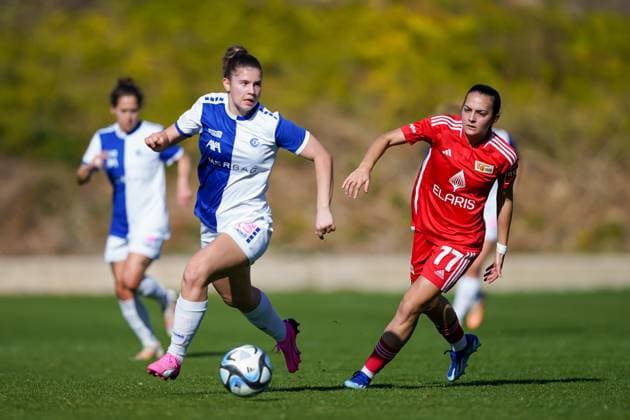 26 01 2024, Alicante, Campoamor, Friendly Match Grasshopper Club Zürich 1 FC Union Berlin, 15 Noemi Ivelj GC in duel against Athanasia Moraitou Union Alicante Campoamor Alicante Switzerland  Copyright: xJustPictures.ch DanielaxPorcellix