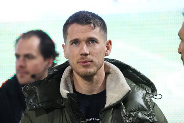 Erik Durm 1 FC Kaiserslautern 37 , was passed, 1 FC Kaiserslautern vs FC Schalke 04, 2 Fussball Bundesliga, Football, 19 Matchday, 26 01 2024, Season 2023 24, DFL REGULATIONS PROHIBIT ANY USE OF PHOTOGRAPHS AS IMAGE SEQUENCES AND OR QUASI hVIDEO, 1 FC Kaiserslautern vs FC Schalke 04, 2 Fussball Bundesliga, Football, 19 Matchday, 26 01 2024, Season 2023 24 Kaiserslautern Copyright: xEibner-Pressefoto JoergxNiebergax EP_JNL