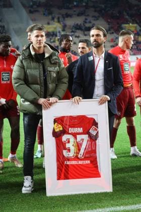 Erik Durm was sent off, right FCK managing director Thomas Hengen, 1 FC Kaiserslautern vs FC Schalke 04, 2 Fussball Bundesliga, Soccer, 19 Matchday, 26 01 2024, Season 2023 24, DFL REGULATIONS PROHIBIT ANY USE OF PHOTOGRAPHS AS IMAGE SEQUENCES AND OR QUASI hVIDEO, 1 FC Kaiserslautern vs FC Schalke 04, 2 Fussball Bundesliga, Football, Matchday 19, 26 01 2024, Season 2023 24 Kaiserslautern Copyright: xEibner-Pressefoto JoergxNiebergax EP_JNL