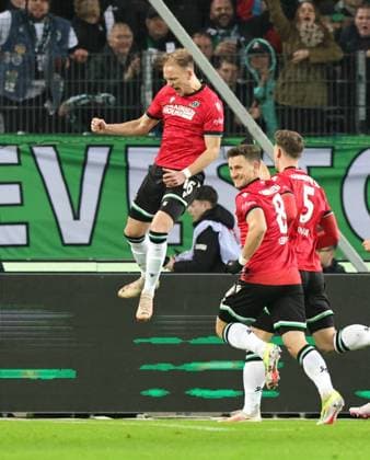 26 01 2024 Soccer Season 2023 2024 2 Soccer Bundesliga 19 Matchday Hannover 96 H96 1 FC Nürnberg FCN Club Sportfoto Zink DaMa xdaxmax DFL regulations prohibit any use of photographs as image sequences and or quasi video only for editorial use Jubel Freude Torjubel nach Tor zum 1 0 Havard Nielsen 16, Hannover 96 H96 und Mannschaft Team jubelt freut sich Torschütze Havard Nielsen 16, Hannover 96 H96