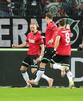 26 01 2024 Soccer Season 2023 2024 2 Soccer Bundesliga 19 Matchday Hannover 96 H96 1 FC Nürnberg FCN Club Sportfoto Zink DaMa xdaxmax DFL regulations prohibit any use of photographs as image sequences and or quasi video only for editorial use Jubel Freude Torjubel nach Tor zum 1 0 Havard Nielsen 16, Hannover 96 H96 und Mannschaft Team jubelt freut sich Torschütze Havard Nielsen 16, Hannover 96 H96