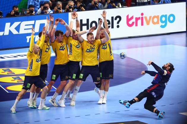 Elohim Prandi France scores the equalizer for France against Sweden with this free throw at the end of regulation time France vs Sweden, Handball, Men, EHF Euro 2024, Semi-final, 26 01 2024 France vs Sweden, Handball, Men, EHF Euro 2024, Semi-final, 26 01 2024 Cologne Copyright: xEibner-Pressefotox EP_RWS