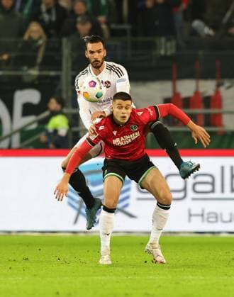 26 01 2024 Soccer Season 2023 2024 2 Soccer Bundesliga 19 Matchday Hannover 96 H96 1 FC Nürnberg FCN Club Sportfoto Zink DaMa xdaxmax DFL regulations prohibit any use of photographs as image sequences and or quasi video only for editorial use Ivan Marquez 15, 1 FC Nürnberg FCN Nicolo Tresoldi 9, Hannover 96 H96