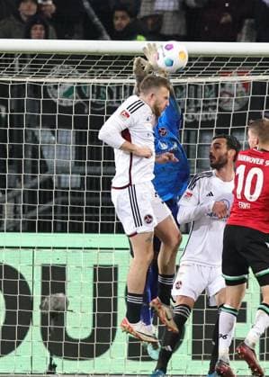26 01 2024 Soccer Season 2023 2024 2 Soccer Bundesliga 19 Matchday Hannover 96 H96 1 FC Nürnberg FCN Club Sportfoto Zink DaMa xdaxmax DFL regulations prohibit any use of photographs as image sequences and or quasi video only for editorial use Carl Klaus 1, 1 FC Nürnberg FCN meets Jannes Kilian Horn 38, 1 FC Nürnberg FCN at Abwehr