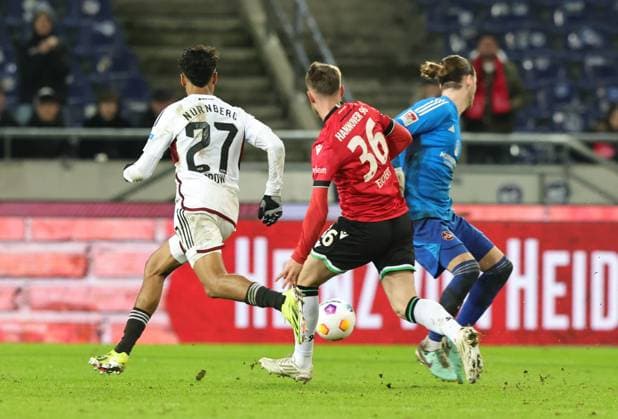 26 01 2024 Soccer season 2023 2024 2 Soccer Bundesliga 19 Matchday Hannover 96 H96 1 FC Nürnberg FCN Club Sportfoto Zink DaMa xdaxmax DFL regulations prohibit any use of photographs as image sequences and or quasi video only for editorial use Carl Klaus 1, 1 FC Nürnberg FCN Nathaniel Brown 27, 1 FC Nürnberg FCN cannot clear scene against Cedric Teuchert 36, Hannover 96 before goal to 3 0