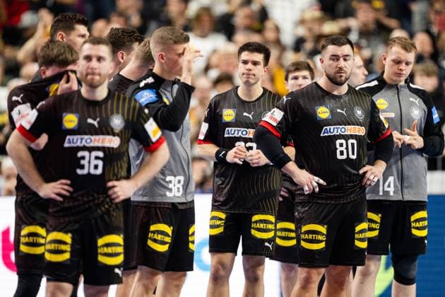Bilder des Jahres 2024, Sport 01 Januar Sport Themen der Woche KW04 Sport Bilder des Tages 240126 Players of Germany look dejected after the EHF European Handball Championship semifinal match between Germany and Denmark on January 26, 2024 in Cologne. Photo: Ludvig Thunman BILDBYRAN kod LT LT0596 handball handboll handball handbolls-em 2024 semifinal semifinals tyskland danmark denmark ehf european handball championship germany 16 bbeng depp *** 240126 Players of Germany look dejected after the EHF European Handball Championship semifinal match between Germany and Denmark on January 26, 2024 in Cologne Photo Ludvig Thunman BILDBYRAN code LT LT0596 handball handboll handballs em 2024 semifinal semifinals germany denmark denmark ehf european handball championship germany 16 bbeng depp  Copyright: LUDVIGxTHUNMAN BB240126LT238