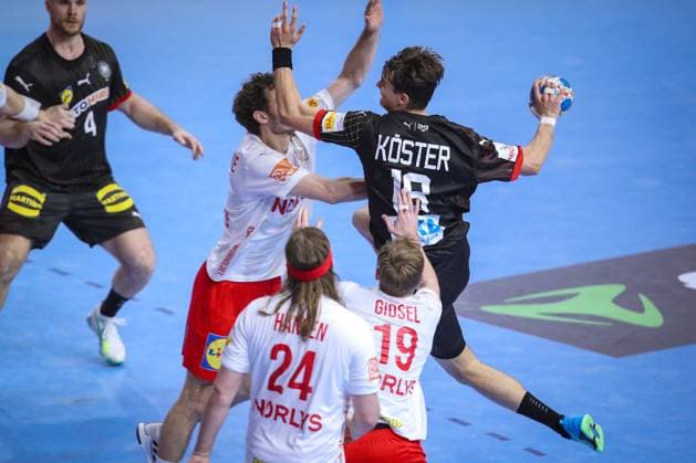 26 01 2024, EHF EURO 2024, European Mens Handball Championship, Lanxess Arena in Cologne, semi-final, Germany Denmark Julian Köster Germany is fouled by Niclas Kirkelokke Denmark , Simon Hald Denmark and Mathias Gidsel Denmark A scuffle breaks out on the pitch North Rhine-Westphalia Germany