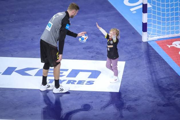 26 01 2024, EHF EURO 2024, European Mens Handball Championship, Lanxess Arena in Cologne, semi-final, Germany Denmark Philipp Weber Germany plays a round of handball with his daughter North Rhine-Westphalia Germany after the official match