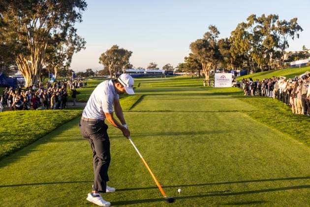 LA JOLLA, CA - JANUARY 26: Michael Kim drives off the 18th hole tee during the third round of the PGA, Golf Herren Tour Farmer™s Insurance Open, at Torrey Pines Golf Course, Friday, January 26, 2024, in La Jolla, California. (Photo by Tony Ding Icon Sportswire) GOLF: JAN 26 PGA Farmers Insurance Open EDITORIAL USE ONLY Icon46520240126029