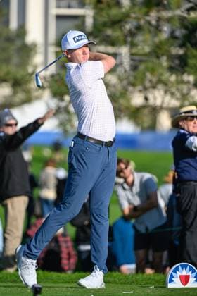 LA JOLLA, CA - JANUARY 26: Mackenzie Hughes (CAN) watches his tee shot on 16 during Rd3 of the Farmers Insurance Open at Torrey Pines Golf Course on January 26, 2024, in La Jolla, California. (Photo by Ken Murray Icon Sportswire) GOLF: JAN 26 PGA, Golf Herren Farmers Insurance Open EDITORIAL USE ONLY Icon2401260283