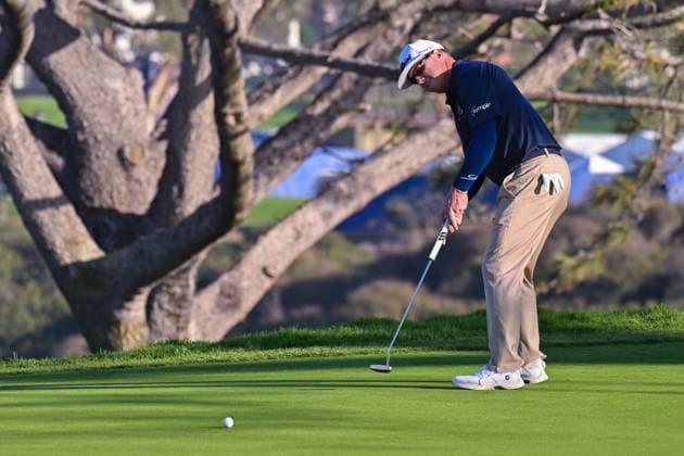 PGA, Golf Herren Golf 2024: Farmers Insurance Open JAN 26 January 26, 2024: Chesson Hadley putts on the 16th hole during the third round of the Farmers Insurance Open at Torrey Pines South in San Diego, California. Justin Fine CSM (Credit Image: Justin Fine Cal Media) San Diego Ca USA EDITORIAL USE ONLY Copyright: xx ZUMA-20240126_zma_c04_019.jpg JustinxFinex csmphotothree227272