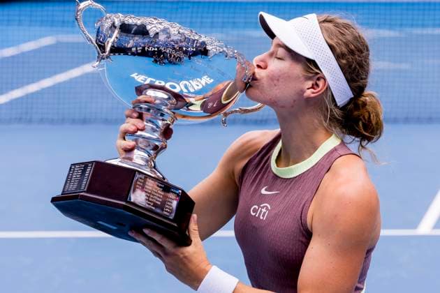 MELBOURNE, VIC - JANUARY 27: Diede se Grout of the Netherlands kisses her trophy after winning the finals of the wheelchair event in the 2024 Australian Open on January 27 2024, at Melbourne Park in Melbourne, Australia. (Photo by Jason Heidrich Icon Sportswire) TENNIS: JAN 27 Australian Open EDITORIAL USE ONLY Icon240127001