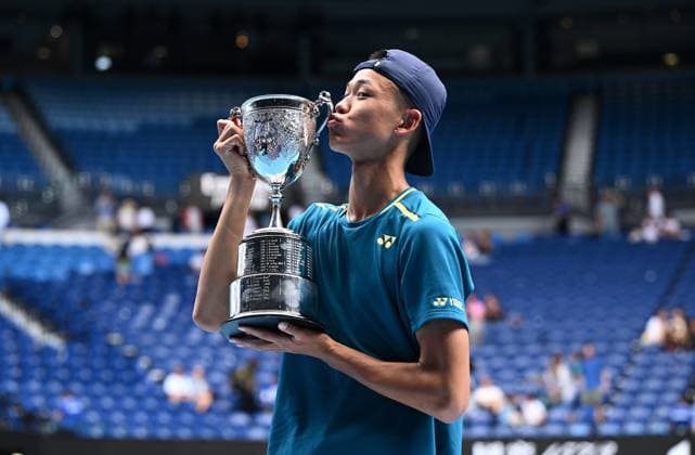 TENNIS AUSTRALIAN OPEN, Rei Sakamoto of Japan kisses the trophy after winning the junior boys singles final against Jan Kumstat of Czech Republic on Day 14 of the 2024 Australian Open at Melbourne Park in Melbourne, Saturday, January 27, 2024. ( NO ARCHIVING, EDITORIAL USE ONLY, NO USE IN BOOKS WITHOUT CONSENT MELBOURNE VICTORIA AUSTRALIA  Copyright: xJOELxCARRETTx 20240127001894178101