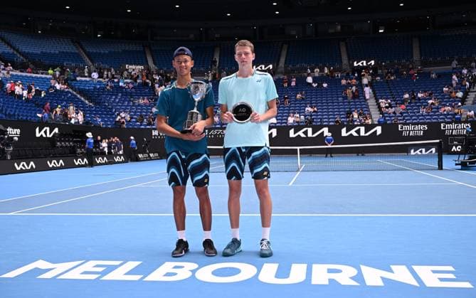 TENNIS AUSTRALIAN OPEN, Rei Sakamoto of Japan (left) and Jan Kumstat of Czech Republic pose for photographs following the junior boys singles final against on Day 14 of the 2024 Australian Open at Melbourne Park in Melbourne, Saturday, January 27, 2024. ( NO ARCHIVING, EDITORIAL USE ONLY, NO USE IN BOOKS WITHOUT CONSENT MELBOURNE VICTORIA AUSTRALIA  Copyright: xJOELxCARRETTx 20240127001894179830