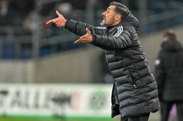 2 Bundesliga Hannover 06 1 FC Nürnberg on 26 01 2024 at the HDI Arena in Hannover Coach Cristian Fiel Nuernberg dissatisfied, disappointed, disappointed, dejected MT