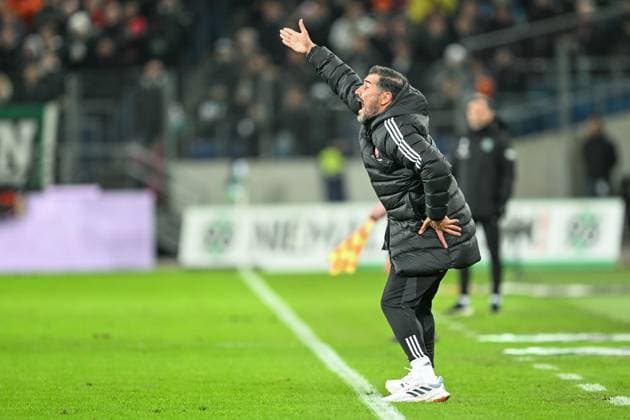 2 Bundesliga Hannover 06 1 FC Nürnberg on 26 01 2024 at the HDI Arena in Hannover Coach Cristian Fiel Nuernberg gives loud instructions MT