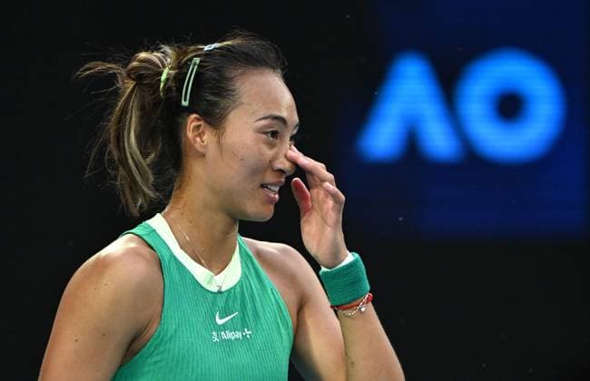 TENNIS AUSTRALIAN OPEN, Qinwen Zheng of China looks on during the Women?s Singles Final against Aryna Sabalenka of Belarus on Rod Laver Arena on Day 14 of the 2024 Australian Open at Melbourne Park in Melbourne, Thursday, January 25, 2024. ( NO ARCHIVING, EDITORIAL USE ONLY, NO USE IN BOOKS WITHOUT CONSENT MELBOURNE VICTORIA AUSTRALIA  Copyright: xJAMESxROSSx 20240127001894211898