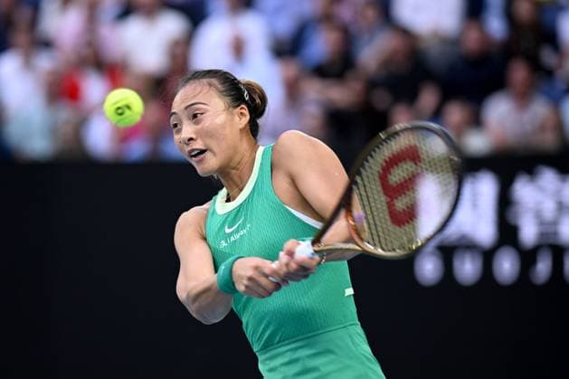 TENNIS AUSTRALIAN OPEN, Qinwen Zheng of China in action during her Women?s Singles Final against Aryna Sabalenka of Belarus on Rod Laver Arena on Day 14 of the 2024 Australian Open at Melbourne Park in Melbourne, Saturday, January 27, 2024. ( NO ARCHIVING, EDITORIAL USE ONLY, NO USE IN BOOKS WITHOUT CONSENT MELBOURNE VICTORIA AUSTRALIA  Copyright: xJOELxCARRETTx 20240127001894212053
