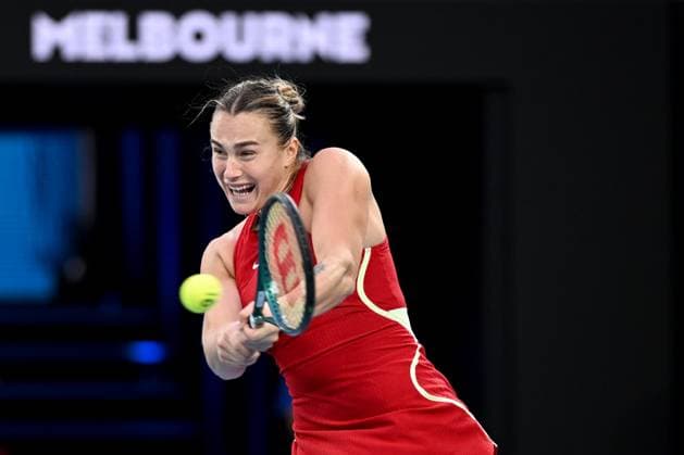 TENNIS AUSTRALIAN OPEN, Qinwen Zheng of China in action during her Women?s Singles Final against Aryna Sabalenka of Belarus on Rod Laver Arena on Day 14 of the 2024 Australian Open at Melbourne Park in Melbourne, Saturday, January 27, 2024. ( NO ARCHIVING, EDITORIAL USE ONLY, NO USE IN BOOKS WITHOUT CONSENT MELBOURNE VICTORIA AUSTRALIA  Copyright: xJOELxCARRETTx 20240127001894215055