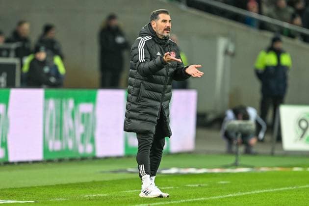 2 Bundesliga Hannover 06 1 FC Nürnberg on 26 01 2024 at the HDI Arena in Hannover Coach Cristian Fiel Nuernberg dissatisfied, disappointed, disappointed, dejected MT