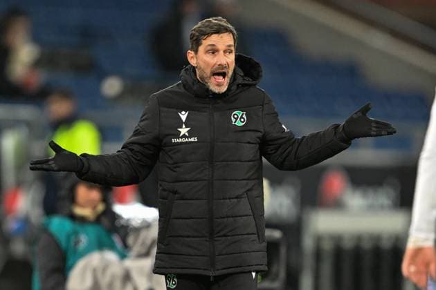 2 Bundesliga Hannover 06 1 FC Nürnberg on 26 01 2024 at the HDI Arena in Hannover Coach Stefan Leitl Hannover 96 dissatisfied, disappointed, disappointed, dejected MT