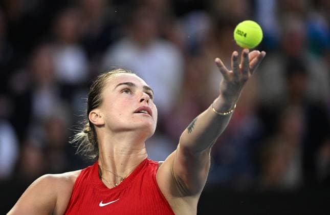 TENNIS AUSTRALIAN OPEN, Aryna Sabalenka of Belarus prepares to serve during the Women?s Singles Final against Qinwen Zheng of China on Rod Laver Arena on Day 14 of the 2024 Australian Open at Melbourne Park in Melbourne, Thursday, January 25, 2024. ( NO ARCHIVING, EDITORIAL USE ONLY, NO USE IN BOOKS WITHOUT CONSENT MELBOURNE VICTORIA AUSTRALIA  Copyright: xJAMESxROSSx 20240127001894217328