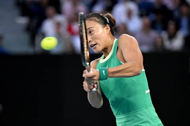 TENNIS AUSTRALIAN OPEN, Qinwen Zheng of China in action during her Women?s Singles Final against Aryna Sabalenka of Belarus on Rod Laver Arena on Day 14 of the 2024 Australian Open at Melbourne Park in Melbourne, Saturday, January 27, 2024. ( NO ARCHIVING, EDITORIAL USE ONLY, NO USE IN BOOKS WITHOUT CONSENT MELBOURNE VICTORIA AUSTRALIA  Copyright: xJOELxCARRETTx 20240127001894220039