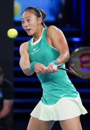 (240127) -- MELBOURNE, Jan. 27, 2024 -- Zheng Qinwen of China hits a return during the women s singles final against Aryna Sabalenka of Belarus at Australian Open tennis tournament in Melbourne, Australia, Jan. 27, 2024. ) (SP)AUSTRALIA-MELBOURNE-TENNIS-AUSTRALIAN OPEN-FINAL WangxShen 