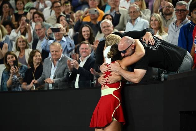 TENNIS AUSTRALIAN OPEN, Aryna Sabalenka of Belarus celebrates with her team following her Women?s Singles Final win over Qinwen Zheng of China on Rod Laver Arena on Day 14 of the 2024 Australian Open at Melbourne Park in Melbourne, Thursday, January 25, 2024. ( NO ARCHIVING, EDITORIAL USE ONLY, NO USE IN BOOKS WITHOUT CONSENT MELBOURNE VICTORIA AUSTRALIA  Copyright: xJOELxCARRETTx 20240127001894235449