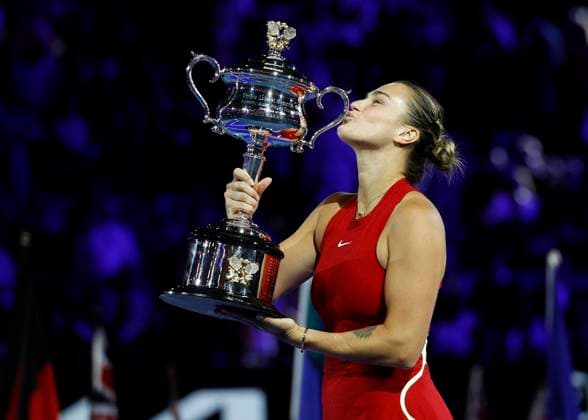 Aryna Sabalenka holds the trophy, trophy, womens singles, award ceremony, presentation, Australian Open 2024, Melbourne Park, Melbourne, Victoria, Australia Copyright: xJuergenxHasenkopfx