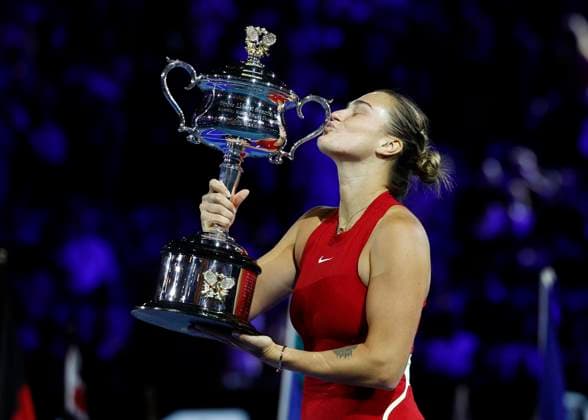 Aryna Sabalenka holds the trophy, trophy, womens singles, award ceremony, presentation, Australian Open 2024, Melbourne Park, Melbourne, Victoria, Australia Copyright: xJuergenxHasenkopfx